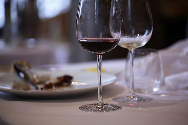 wine-glass-hospitality-industry-pest-control